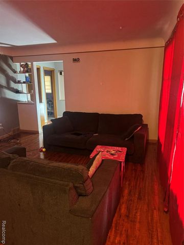 21810 Schroeder Avenue, Eastpointe, MI 48021