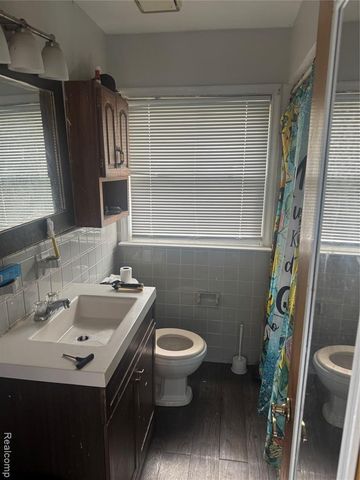 21810 Schroeder Avenue, Eastpointe, MI 48021