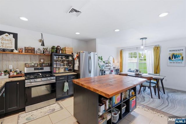 4 Mulberry Lane, Hamburg, NJ 07419