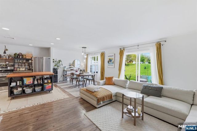 4 Mulberry Lane, Hamburg, NJ 07419