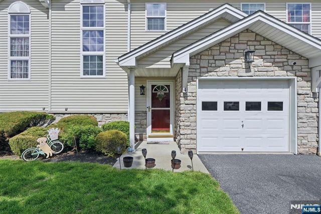4 Mulberry Lane, Hamburg, NJ 07419