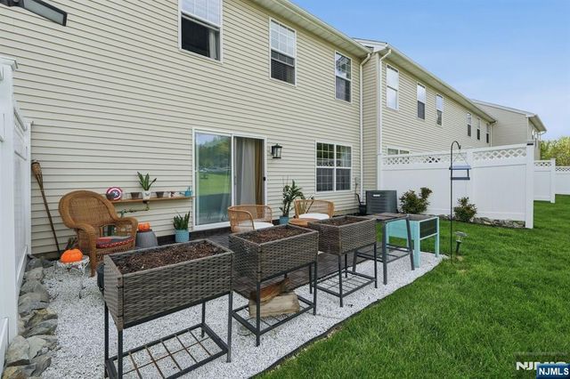 4 Mulberry Lane, Hamburg, NJ 07419