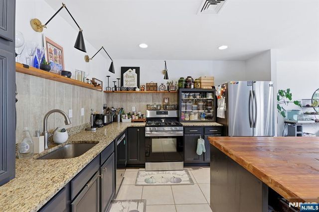 4 Mulberry Lane, Hamburg, NJ 07419