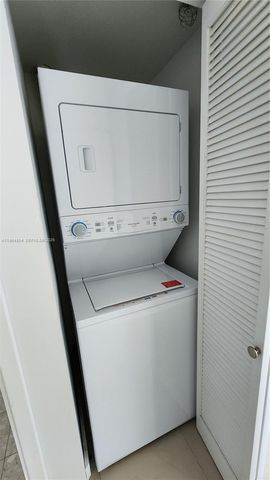 185 SW 7th St 3814, Miami, FL 33130