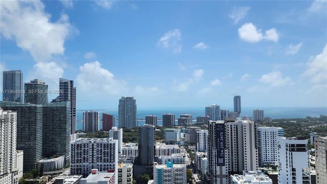 185 SW 7th St 3814, Miami, FL 33130