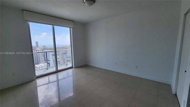 185 SW 7th St 3814, Miami, FL 33130