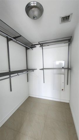 185 SW 7th St 3814, Miami, FL 33130