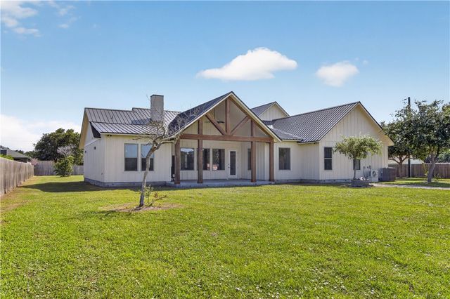 1056 Glenoak Dr, Corpus Christi, TX 78418