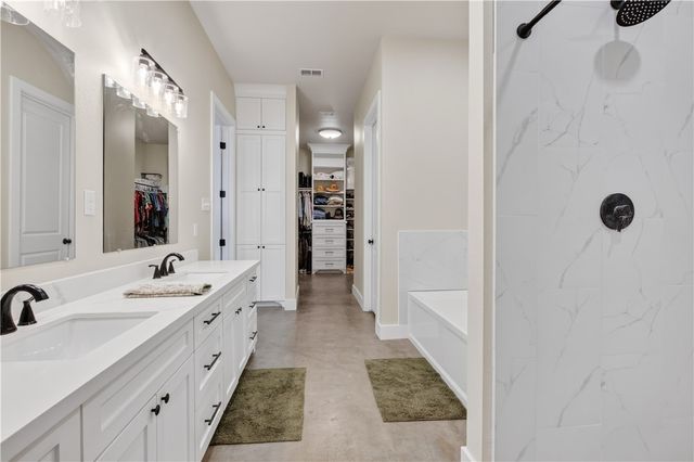 1056 Glenoak Dr, Corpus Christi, TX 78418