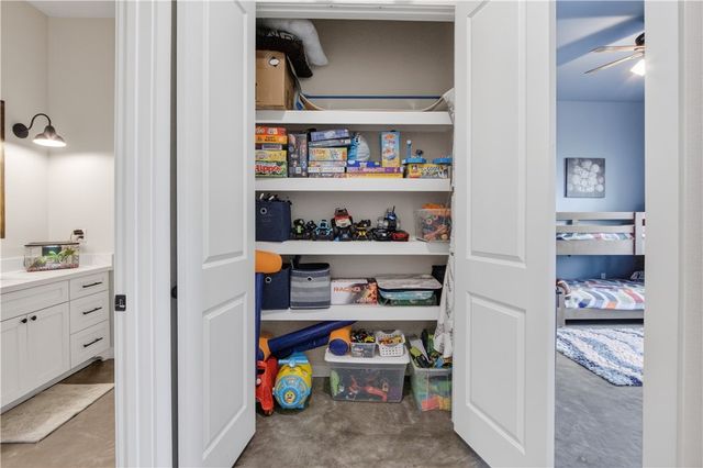 1056 Glenoak Dr, Corpus Christi, TX 78418