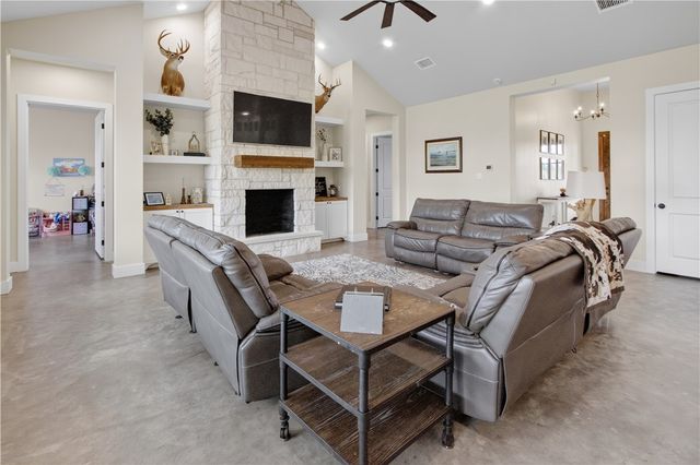 1056 Glenoak Dr, Corpus Christi, TX 78418