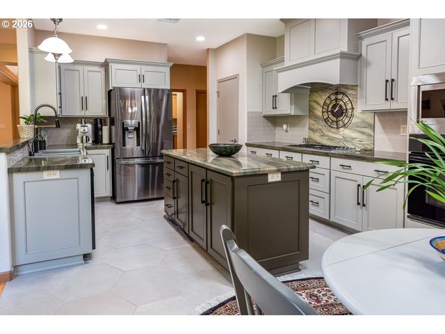 3381 ROSEMONT Way, Eugene, OR 97401