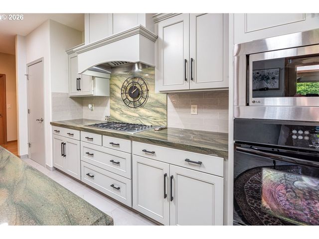 3381 ROSEMONT Way, Eugene, OR 97401