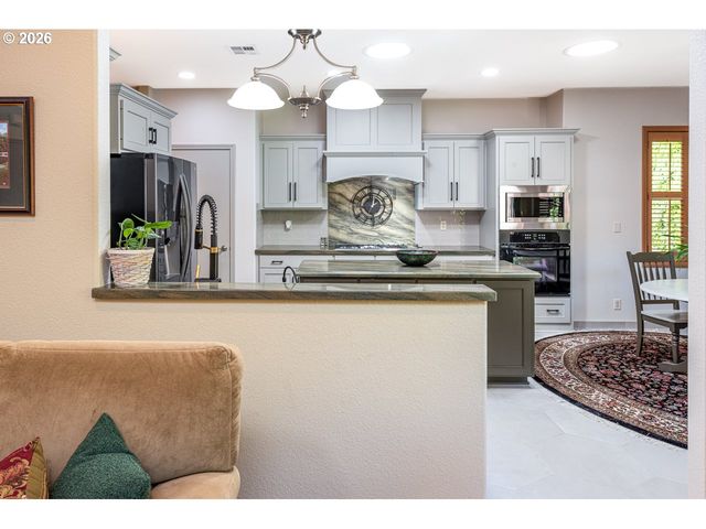 3381 ROSEMONT Way, Eugene, OR 97401