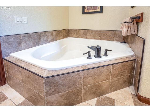3381 ROSEMONT Way, Eugene, OR 97401