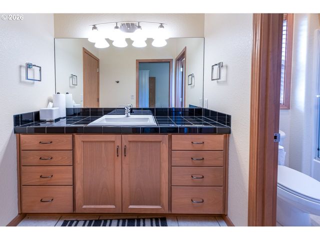 3381 ROSEMONT Way, Eugene, OR 97401