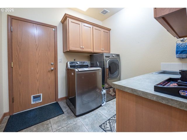 3381 ROSEMONT Way, Eugene, OR 97401