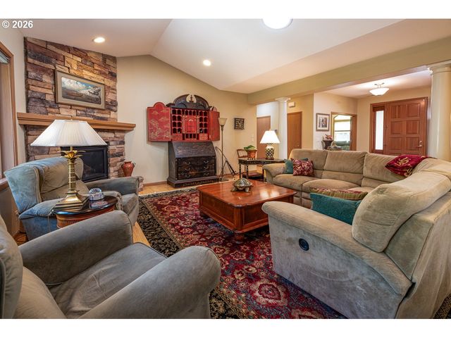 3381 ROSEMONT Way, Eugene, OR 97401