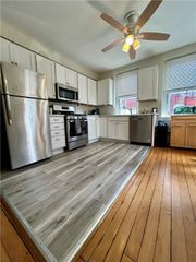 378 thames Street 6, Newport, RI 02840