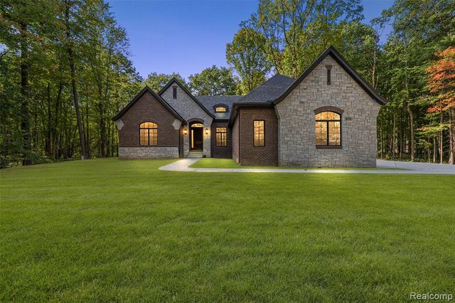 2280 Heidi Drive, Oxford, MI 48370