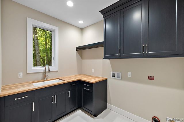 2280 Heidi Drive, Oxford, MI 48370