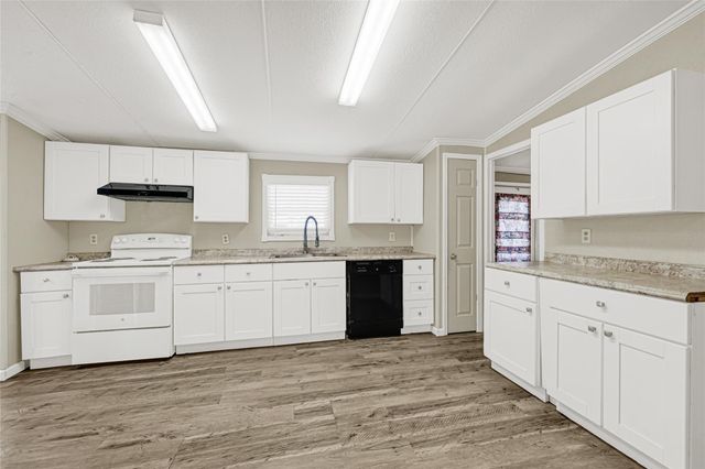 9586 Darkwood Street, Willis, TX 77318