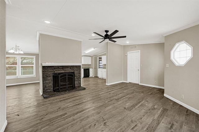 9586 Darkwood Street, Willis, TX 77318