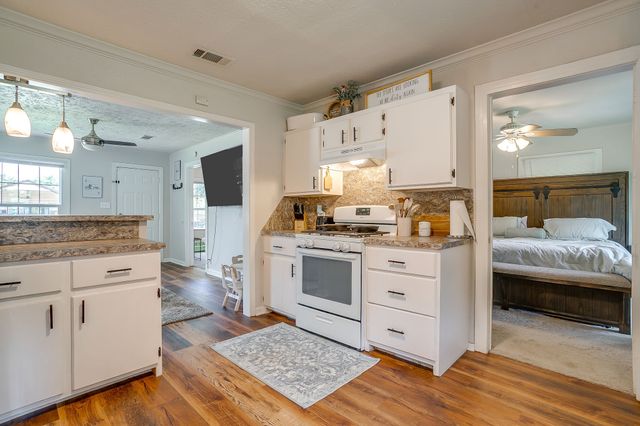 418 E Akard Street, Weatherford, TX 76086