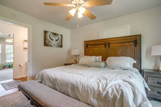 418 E Akard Street, Weatherford, TX 76086