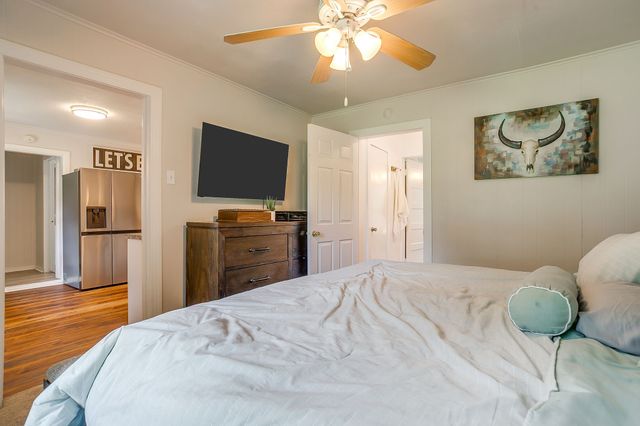 418 E Akard Street, Weatherford, TX 76086