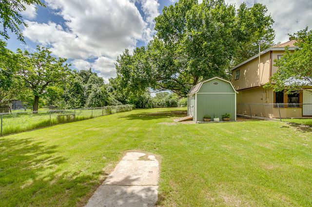 418 E Akard Street, Weatherford, TX 76086