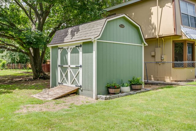 418 E Akard Street, Weatherford, TX 76086