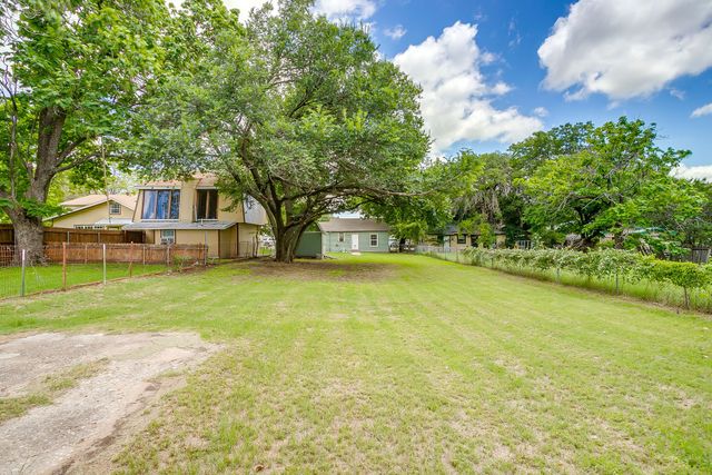 418 E Akard Street, Weatherford, TX 76086