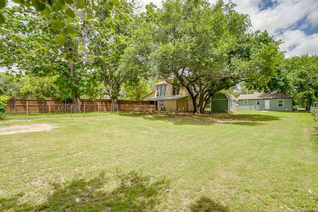 418 E Akard Street, Weatherford, TX 76086