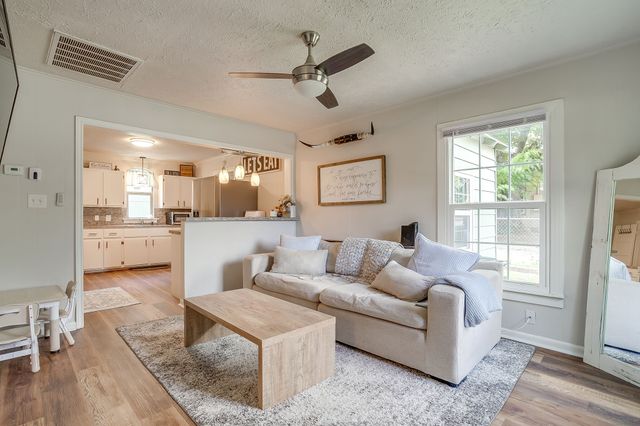 418 E Akard Street, Weatherford, TX 76086