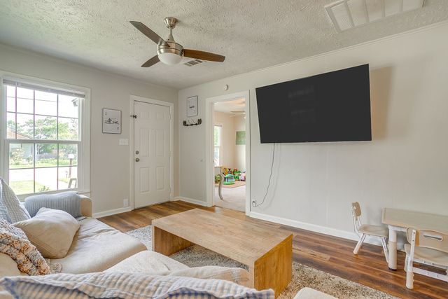418 E Akard Street, Weatherford, TX 76086
