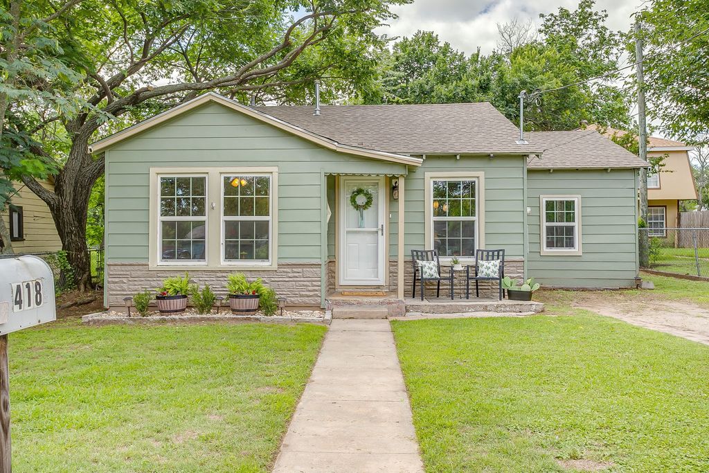 418 E Akard Street, Weatherford, TX 76086