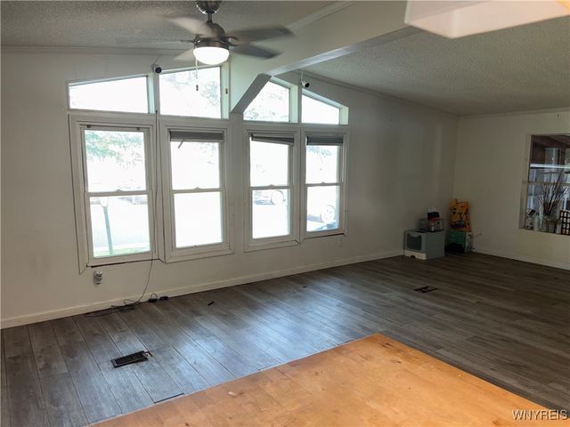 519 Applewood Drive 519, Lockport Town, NY 14094