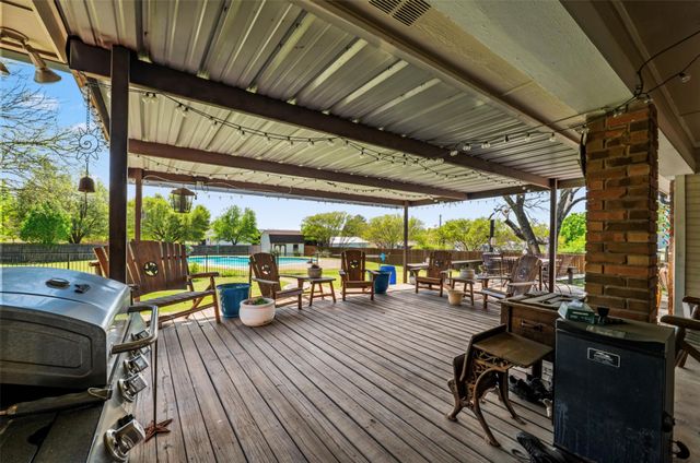 317 Ryan Avenue, Burleson, TX 76028