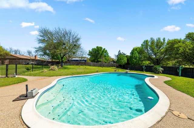 317 Ryan Avenue, Burleson, TX 76028