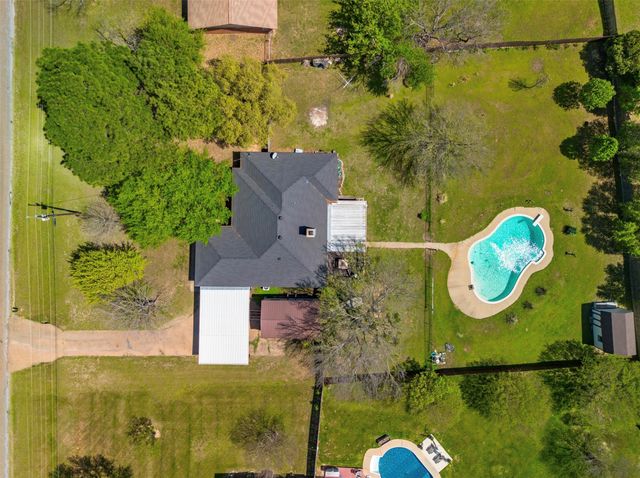 317 Ryan Avenue, Burleson, TX 76028