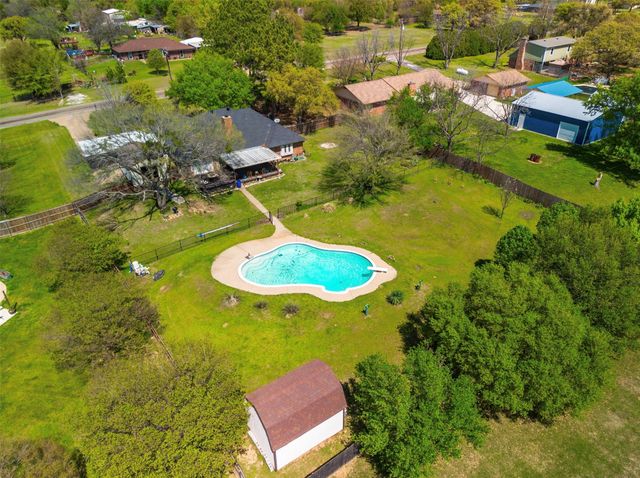 317 Ryan Avenue, Burleson, TX 76028