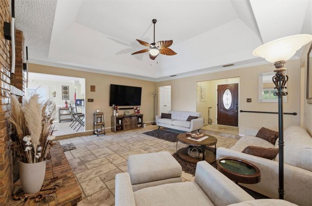 317 Ryan Avenue, Burleson, TX 76028