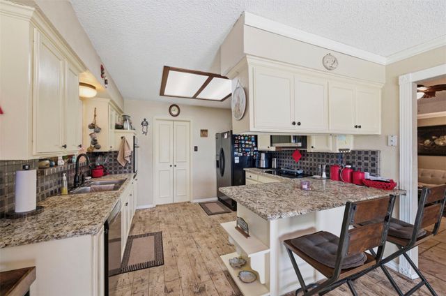 317 Ryan Avenue, Burleson, TX 76028