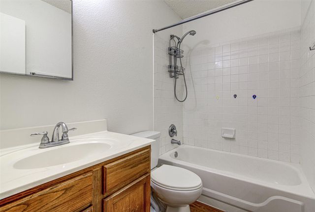 130 Wild Buffalo DR, Kyle, TX 78640