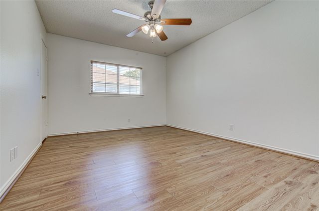 130 Wild Buffalo DR, Kyle, TX 78640