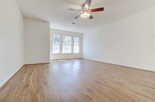 130 Wild Buffalo DR, Kyle, TX 78640