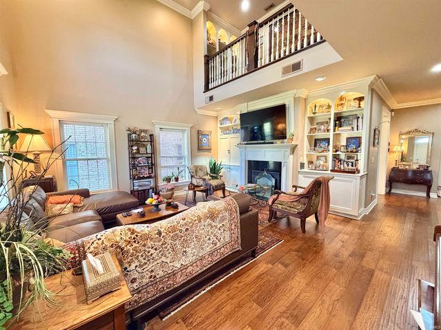 6164 Glenview Drive, Newburgh, IN 47630