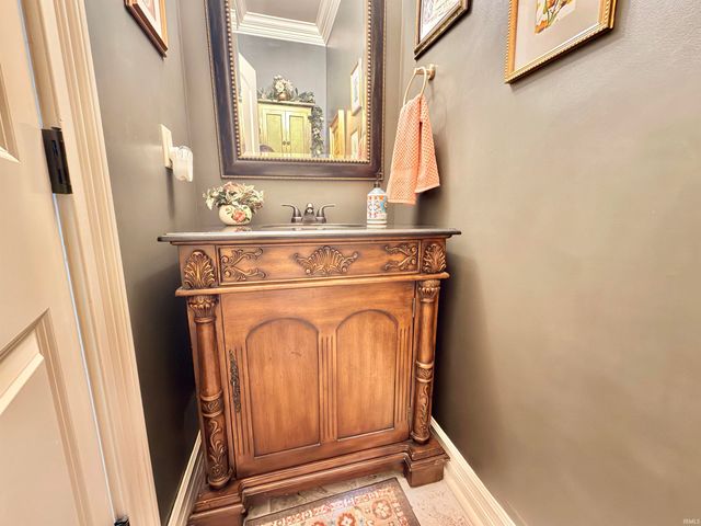 6164 Glenview Drive, Newburgh, IN 47630