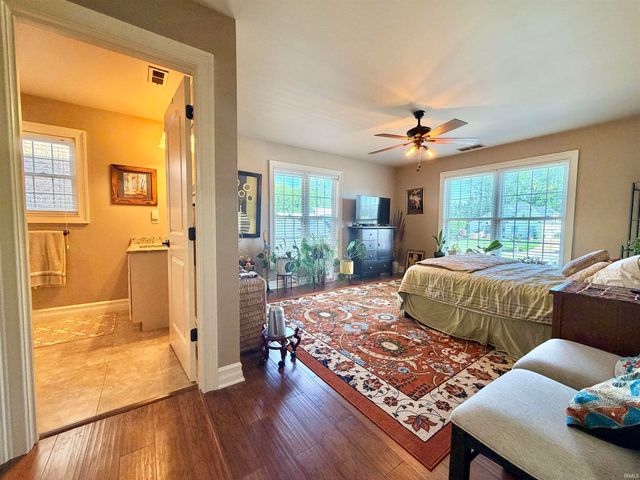 6164 Glenview Drive, Newburgh, IN 47630